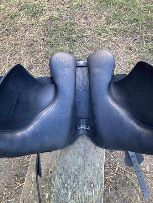 Wintec straight cut cair 17inch saddle, Wintec, Lucy Beamish, All Purpose Saddle, Manningtree, Image 2