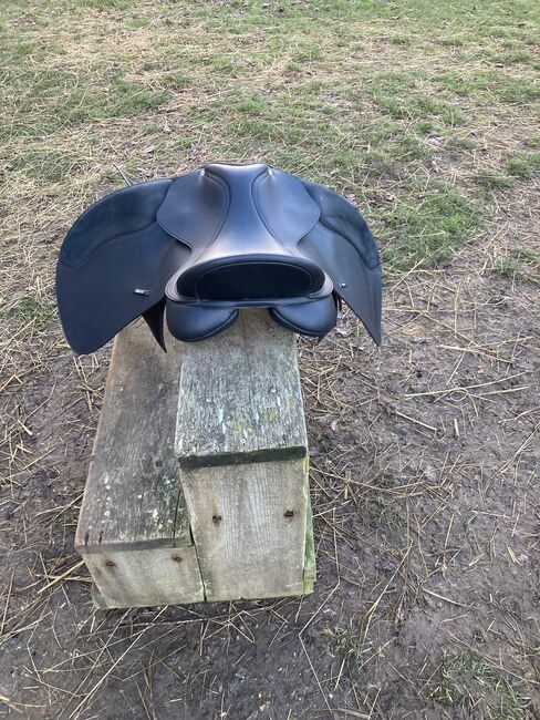 Wintec straight cut cair 17inch saddle, Wintec, Lucy Beamish, All Purpose Saddle, Manningtree, Image 6