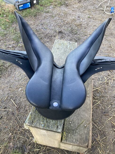 Wintec straight cut cair 17inch saddle, Wintec, Lucy Beamish, Siodła wszechstronne, Manningtree, Image 3