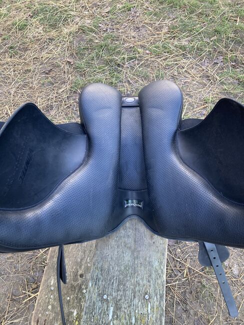 Wintec straight cut cair 17inch saddle, Wintec, Lucy Beamish, Vielseitigkeitssattel (VS), Manningtree, Abbildung 2