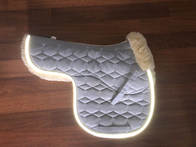 wNEU L VS Mattes Lammfell Satteldecke Reflex Schabracke Reflex L VS, Mattes Satteldecke , Yvonne , Saddle Accessories, Wächtersbach , Image 2