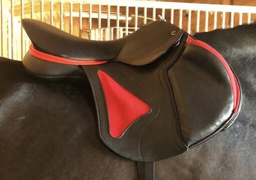 WOW Saddles Springsattel DMK Sattel 18“ rot schwarz Crosscountry, Wow Saddles  DMK CrossCountry , Springsattel , Siodła skokowe, Neumarkt 