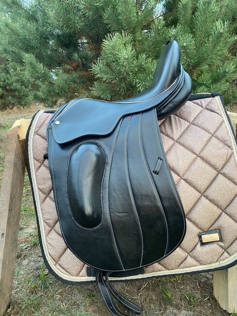 Wonderfull saddle for sale!, Doesn’t mention  Doesn’t mention , Viktoriia, Siodła ujeżdżeniowe, Gloucestershire 