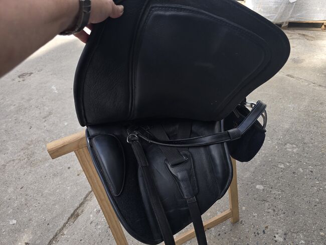 Satteln Deuber Impuls SKL S3, Deuber Impuls SKL D3, Skollan Lenz, Lambskin Pad, Berlin, Image 3