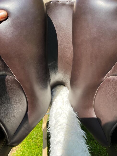 Sattel Sommer „Dressursattel Minos“ 17,5 Zoll - Dunkelbraun mit Gold, Sommer Minos, Sandra, Dressage Saddle, Ilmenau, Image 10