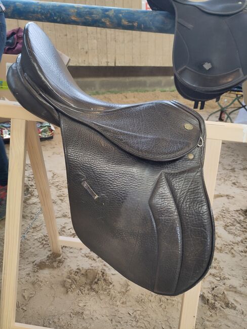 Sattel von Kiefer, Georg Kiefer , Charlotte Seifried , Dressage Saddle, Wilhelmsdorf 