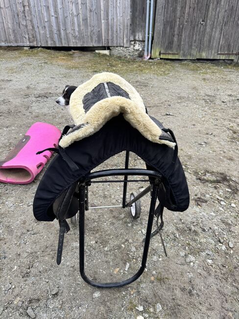 Sattelkissen Lammfell, HKM  Sattelkissen echt Lammfell , Marie , Saddle Accessories, Perlesreut