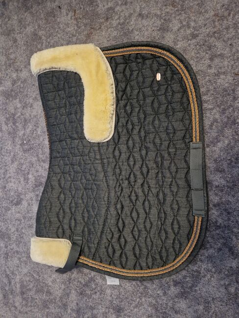 Schabracke mit Fell, Jessica, Dressage Pads, Burscheid