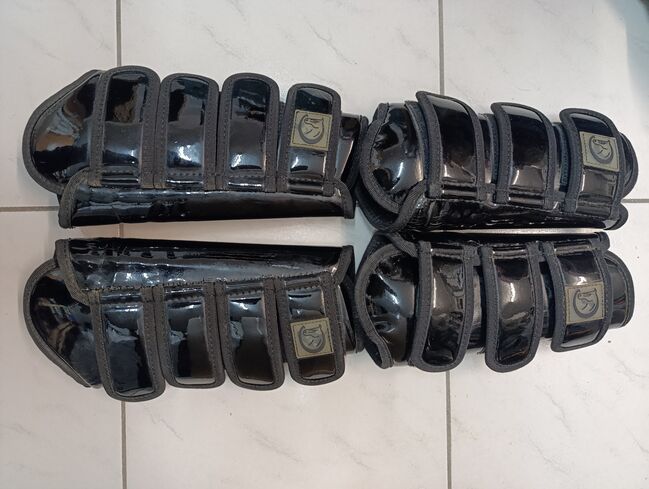 4er Set Dressurgamaschen Lack Schwarz von Ridersdeal, WB, Ridersdeal, Larina , Ochraniacze, Erwitte
