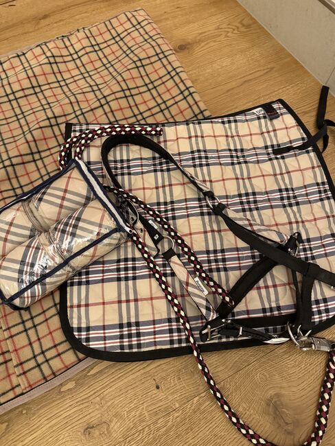 Dressur Set im Burberry Style, HKM, Mustang, Slanic Romana, Czapraki, Steyr