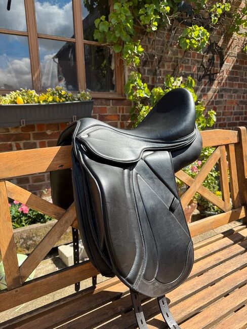 Neuwertiger Jorge Canaves Belgrano Dressursattel Monoblatt, Jorge Canaves Belgrano Dressursattel Monoblatt, Sina Fürstenberg, Dressage Saddle, Braunschweig, Image 7