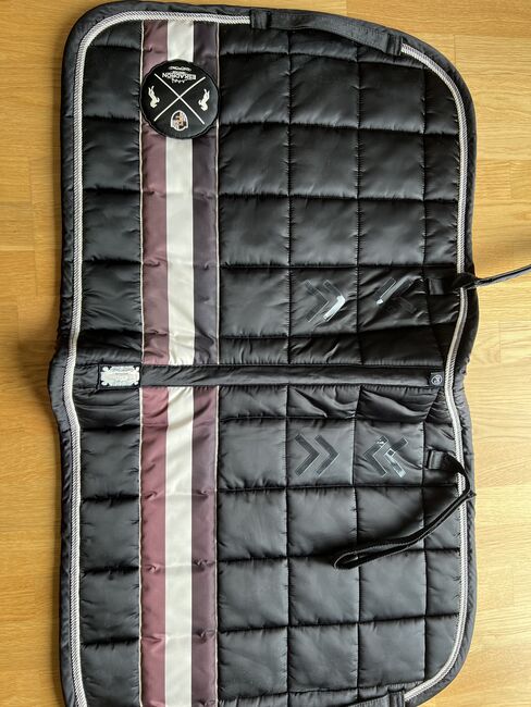 schwarze Eskadron Schabracke, Pikeur/Eskadron, Paula Dietrich, Dressage Pads, München, Image 2