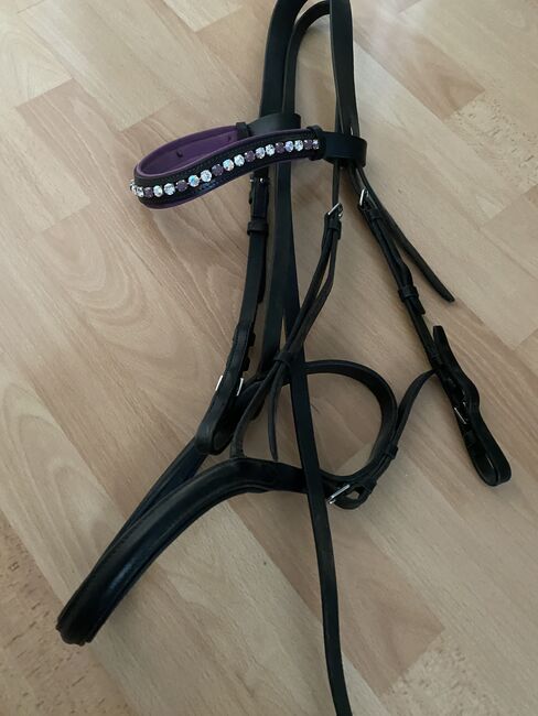 Schwarze Trense WB, lila unterlegt mit Swarovskis, Nadja, Bridles & Headstalls, Müllheim, Image 3