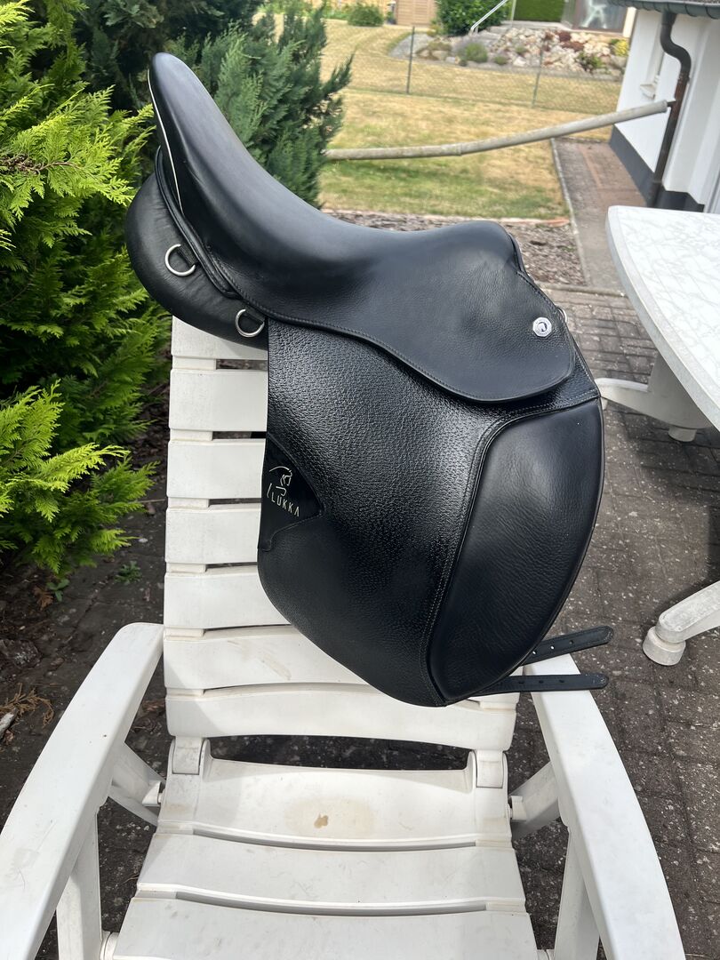 Used Dt saddlery Lukka 18 inch Iceland saddle from Alice Geidner